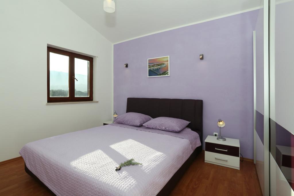 Apartment Maslina Bozava