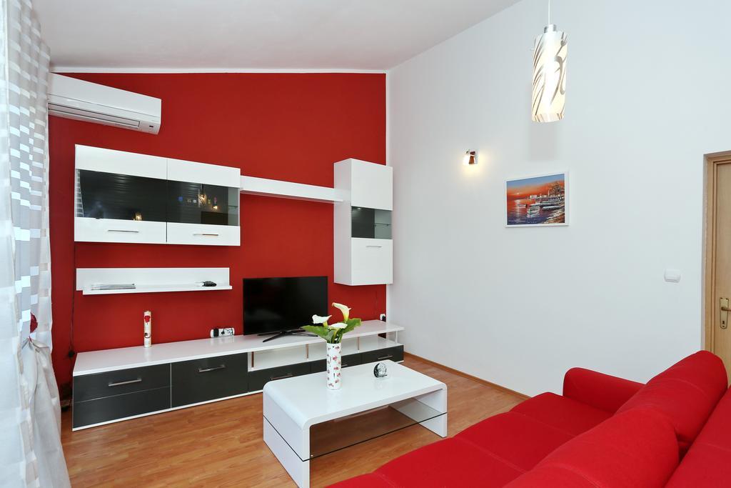 Maslina Apartment Bozava
